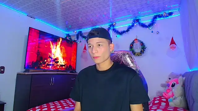 Snapshot of bryamer_19 chatting on December 7, 1:26 am bryamer 19 online show from December 7, 1:26 am