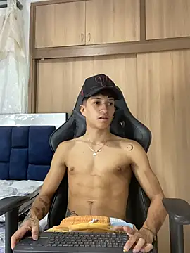  CamiloBass online show from February 1, 1:04 am