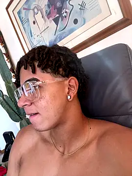 JoanG10 online show from December 14, 6:37 pm