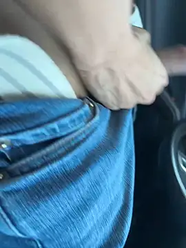 latino1986 online show from November 3, 10:55 pm