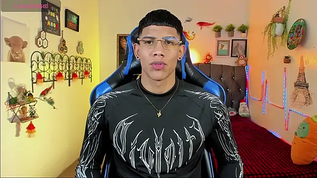 Damian latinxxx online show from January 7, 3:00 am