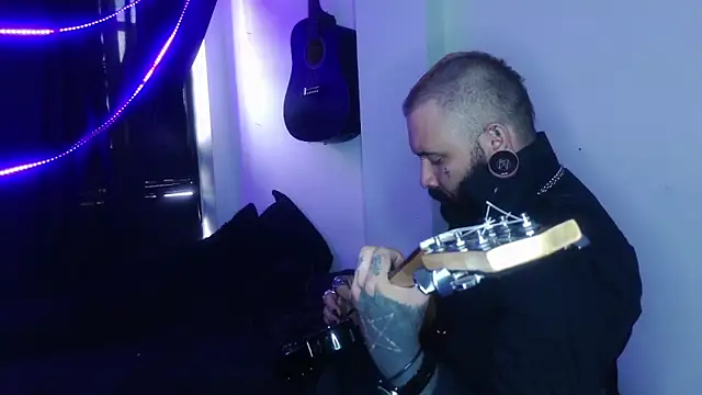 darkclothes online show from December 24, 3:05 pm