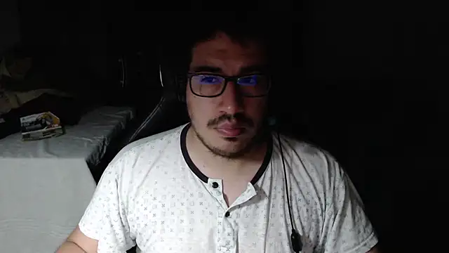 thealfawolf01 online show from October 14, 5:36 am