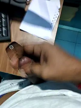 Snapshot of rajesh31tamil chatting on December 25, 4:12 am rajesh31tamil online show from December 25, 4:12 am