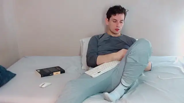 Snapshot of Elio555 chatting on March 2, 8:35 pm Elio555 online show from March 2, 8:35 pm