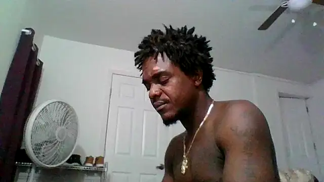 Snapshot of Hugedick0071 chatting on October 22, 8:18 am Hugedick0071 online show from October 22, 8:18 am