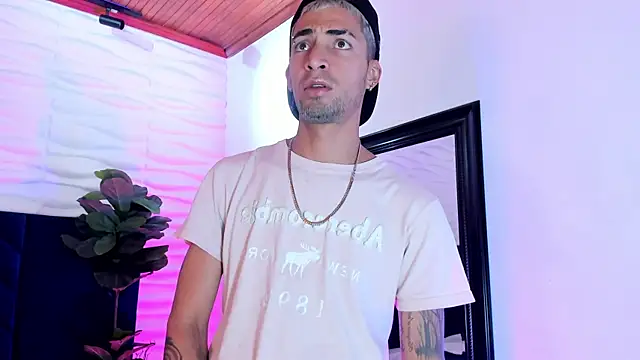 DrakeNeumann online show from November 19, 4:12 am