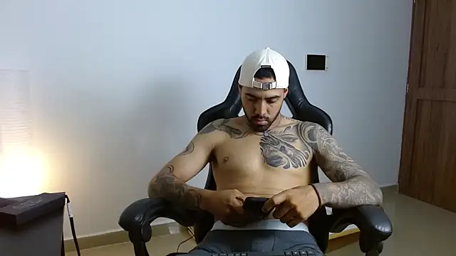 Hendry  online show from April 6, 10:10 pm