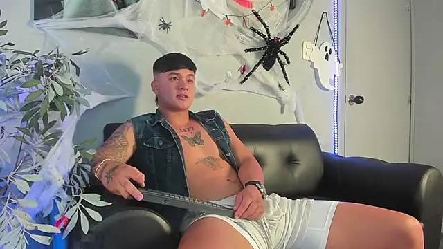 Cristopher strong online show from October 31, 2:20 pm