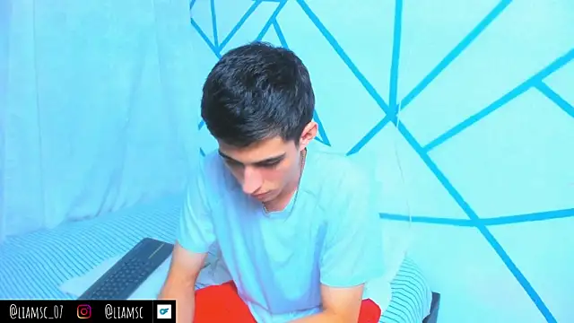 liam scott77 online show from October 17, 8:13 pm