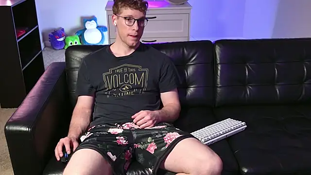 BlueEyedTallGuy94 online show from November 25, 2:35 am