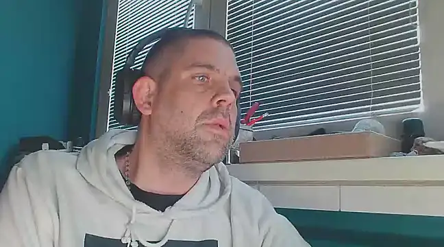 YouWantMe666 online show from February 15, 6:23 am