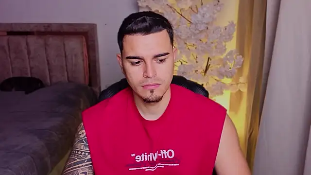 Axel Big cock online show from July 16, 1:01 am