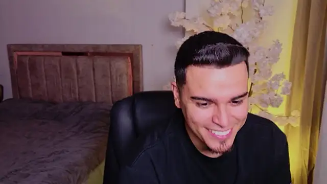 Axel Big cock online show from July 18, 1:12 am