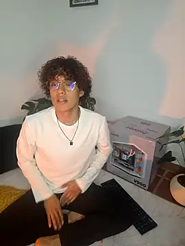 Snapshot of nickolas_moon chatting on December 27, 8:50 pm nickolas moon online show from December 27, 8:50 pm