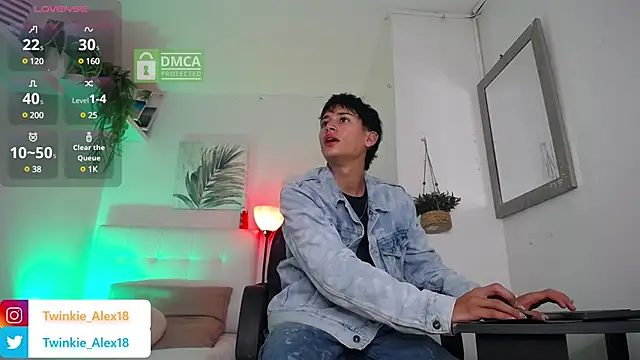 Twinkie-Alex18 online show from December 4, 11:35 pm