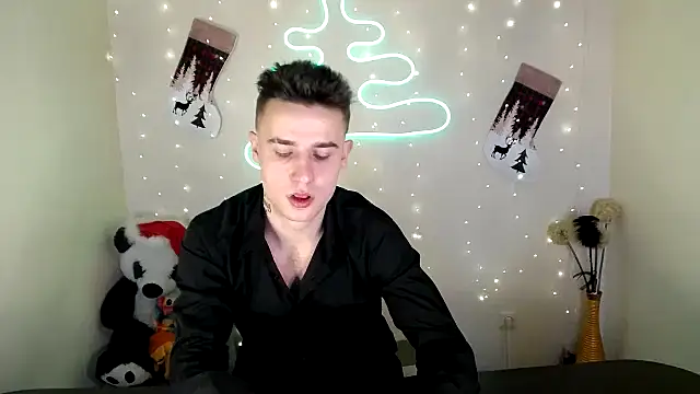 Snapshot of Mike_severi2 chatting on December 19, 10:24 am Mike severi2 online show from December 19, 10:24 am