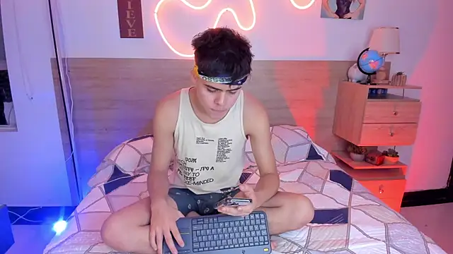 justinbiler online show from October 19, 1:36 pm