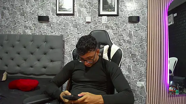 Snapshot of chriss_jones1 chatting on September 25, 2:43 am chriss jones1 online show from September 25, 2:43 am