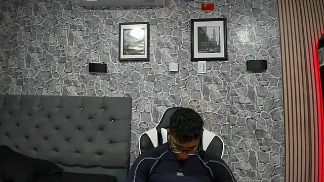 Snapshot of chriss_jones1 chatting on September 26, 2:53 am chriss jones1 online show from September 26, 2:53 am