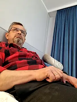 axecoman60 online show from January 11, 9:25 pm