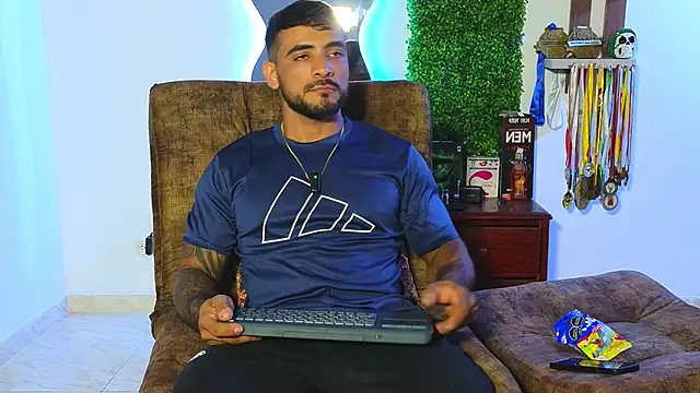 ERIC HARRISON online show from January 15, 1:34 am