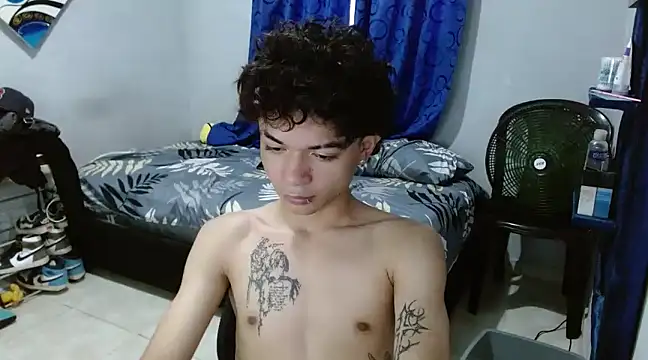 Snapshot of Lovebeng_ chatting on February 4, 10:24 pm Lovebeng online show from February 4, 10:24 pm