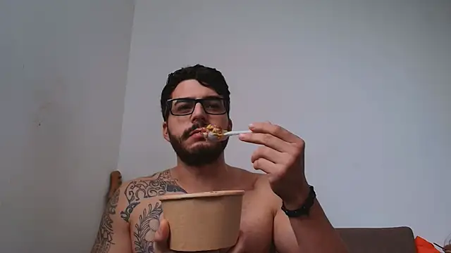 thomas gun online show from February 22, 9:16 pm