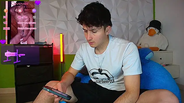 santyago taylor online show from October 6, 7:29 pm