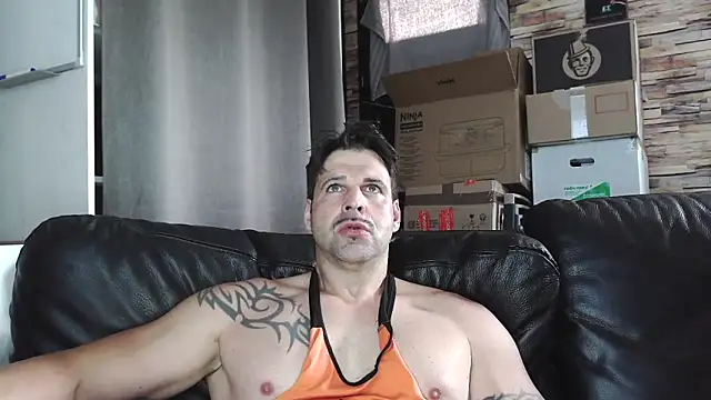 XxBigboybandxX online show from April 7, 1:33 pm