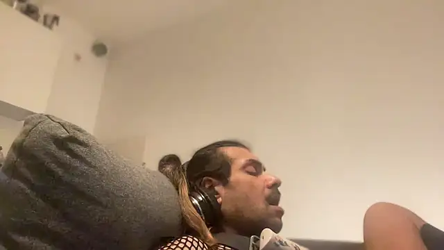 P4RtYBOII92 online show from February 15, 7:51 am