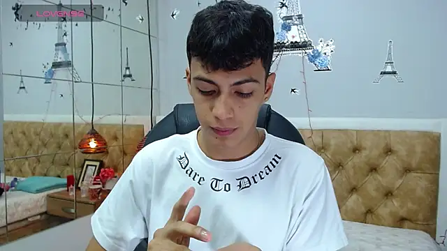 SkinnyBoy  online show from December 18, 12:18 pm