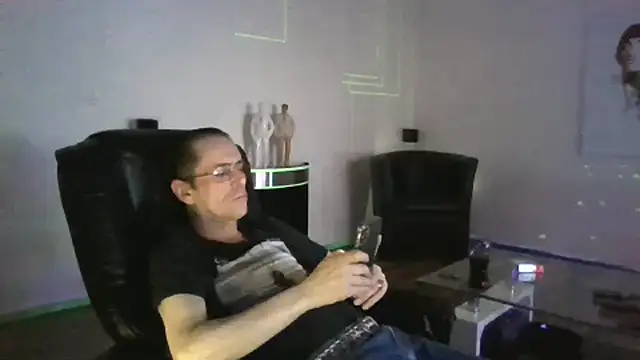 Snapshot of Minm666 chatting on March 2, 10:13 pm Minm666 online show from March 2, 10:13 pm