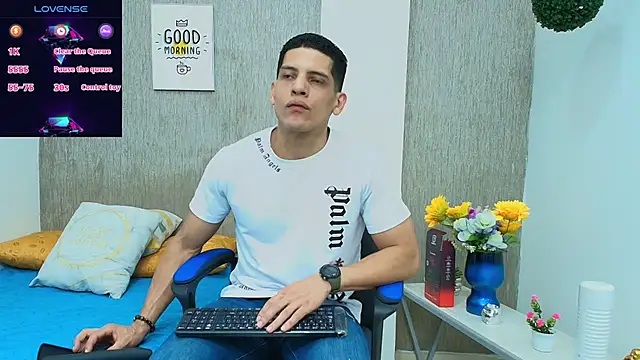 Snapshot of Steven_x94 chatting on December 28, 11:30 am Steven x94 online show from December 28, 11:30 am
