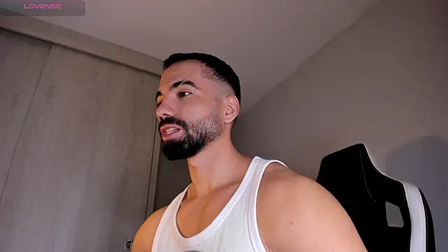 Snapshot of edrick_walton1 chatting on December 7, 11:40 am edrick walton1 online show from December 7, 11:40 am
