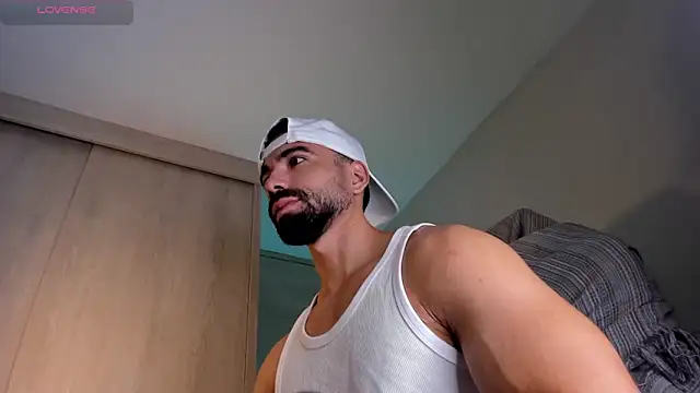 Snapshot of edrick_walton1 chatting on December 3, 11:32 am edrick walton1 online show from December 3, 11:32 am