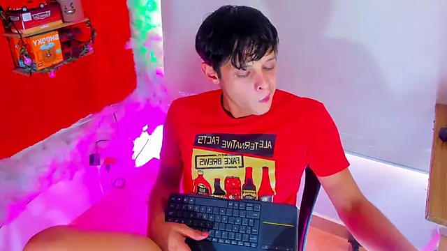 Snapshot of LilOwen_ chatting on September 26, 8:17 pm LilOwen online show from September 26, 8:17 pm