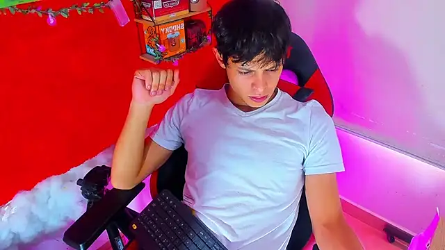 Snapshot of LilOwen_ chatting on September 20, 7:14 pm LilOwen online show from September 20, 7:14 pm