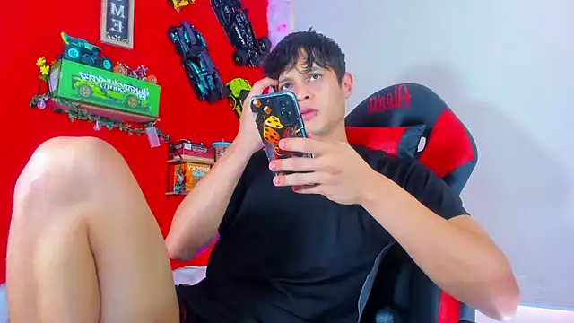 Snapshot of LilOwen_ chatting on September 24, 7:45 pm LilOwen online show from September 24, 7:45 pm