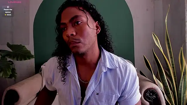 noah jones   online show from November 25, 5:04 pm