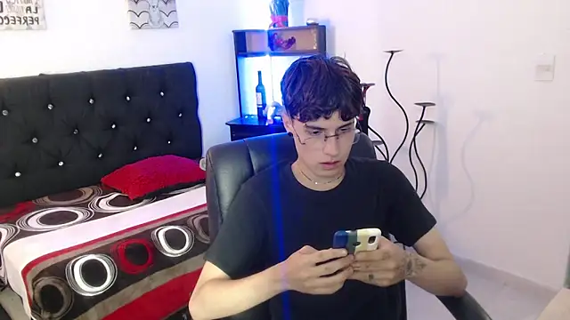 Jeam hot online show from October 16, 9:45 pm