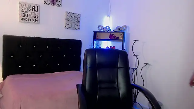 Jeam hot online show from November 18, 9:39 pm