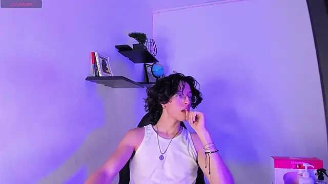 manu vera online show from November 19, 2:55 am