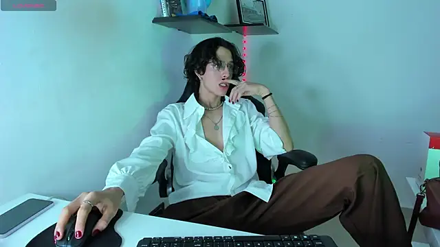 manu vera online show from October 31, 6:44 pm