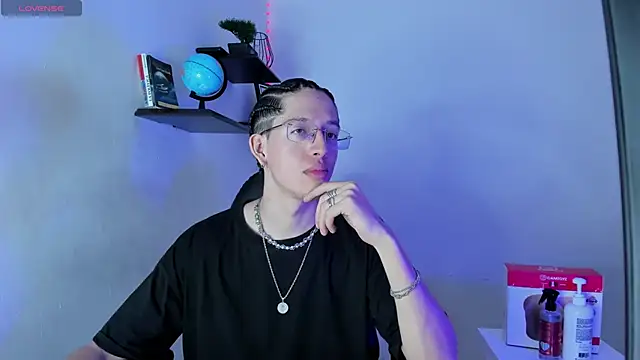 manu vera online show from November 11, 3:00 am