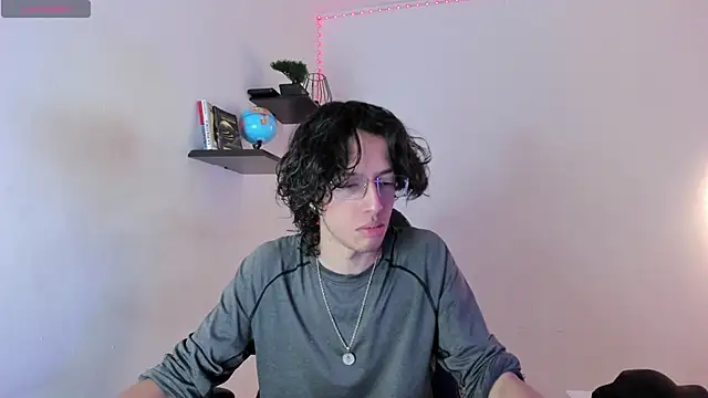 manu vera online show from October 15, 8:05 pm