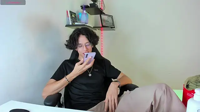 manu vera online show from October 18, 3:00 am