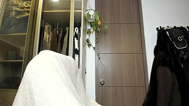 santy-kitty online show from March 2, 3:24 am