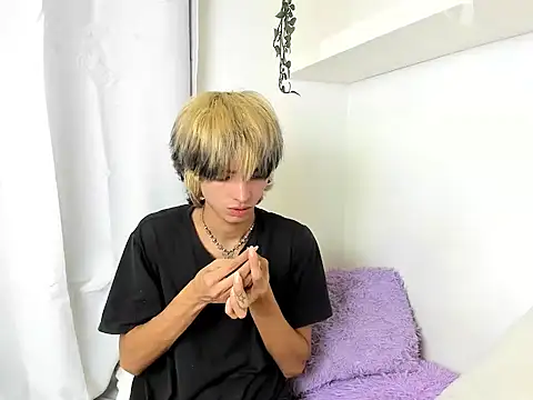 santy-kitty online show from December 22, 5:12 am