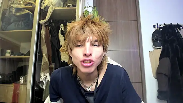 santy-kitty online show from February 27, 3:47 am